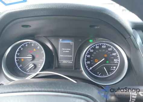 2018 Toyota Camry Le z USA, uszkodzony, nr VIN 4T1B11HK3JU582652